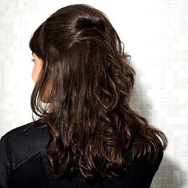 Garnier Fructis Curl Shaping Spray Gel - Half-Up Half-Down Waves - hairstyle is simple solution to second, third day hair - give waves definition, shine, protection against frizz